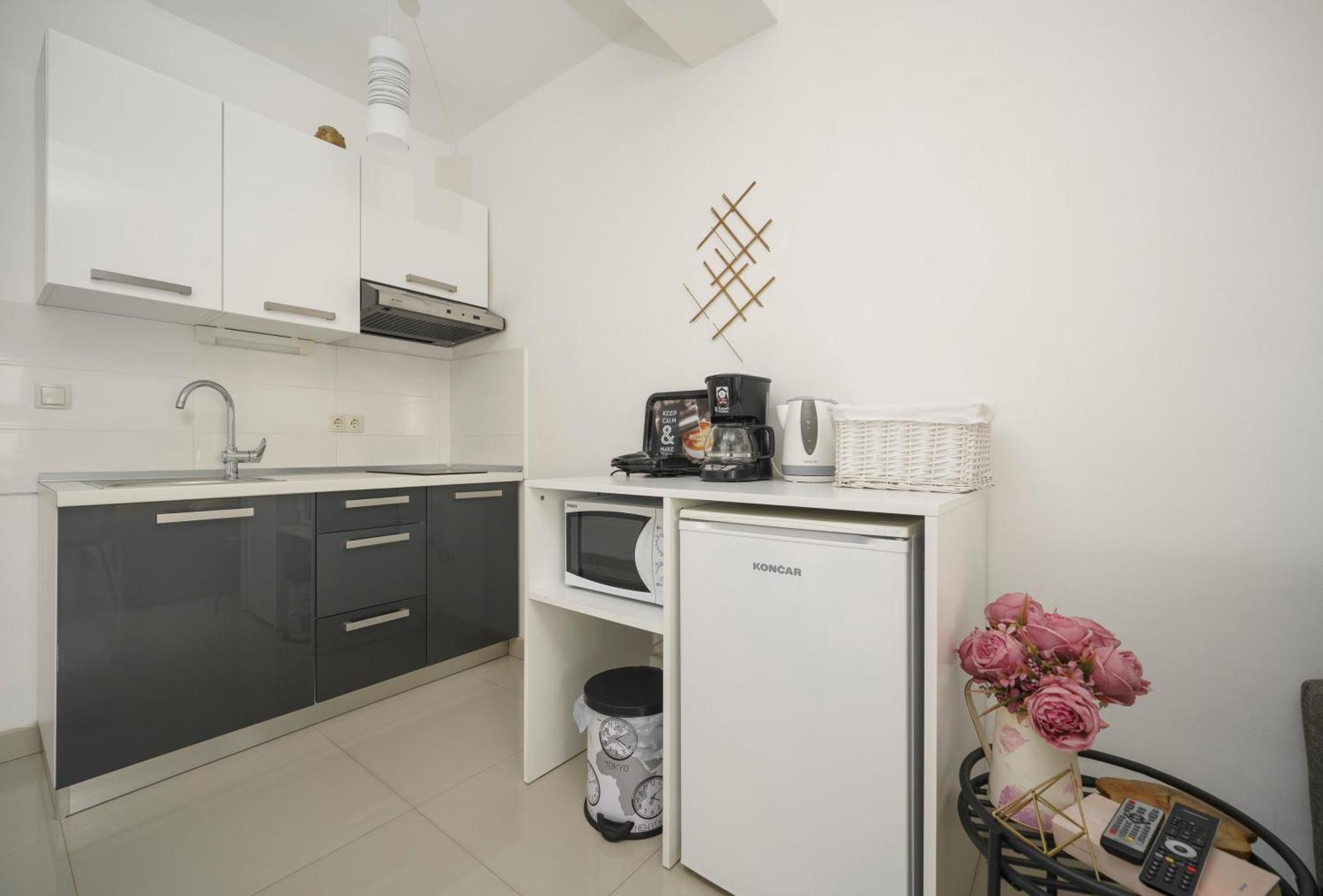Apartments Tomic Vodice Exterior foto